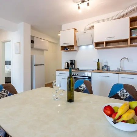 Luxury Lovorka 1 & 2**** סלצה