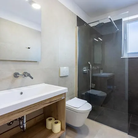 Luxury Lovorka 1 & 2**** דירה סלצה