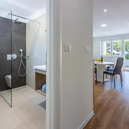 Luxury Lovorka 1 & 2**** Selce