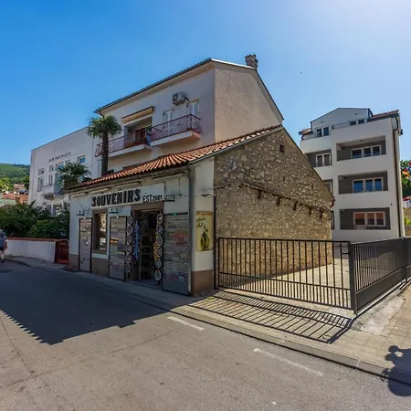 Luxury Lovorka 1 & 2**** Selce