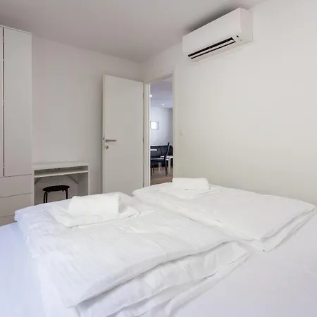 Apartment Luxury Lovorka 1 & 2**** Selce