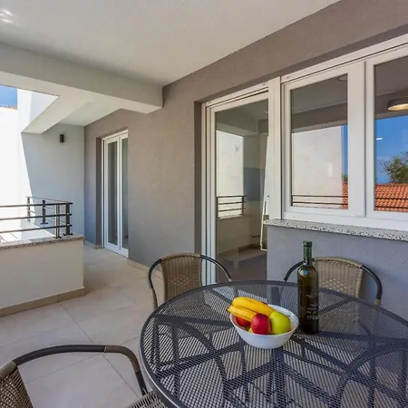 Apartment Luxury Lovorka 1 & 2**** Selce