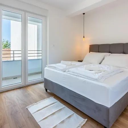 Luxury Lovorka 1 & 2**** * Selce
