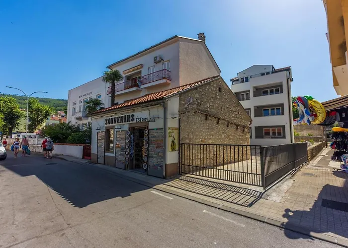 Luxury Lovorka 1 & 2**** Selce