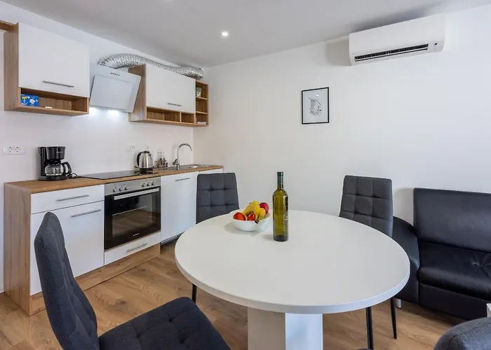 Διαμέρισμα Luxury Lovorka 1 & 2**** Selce